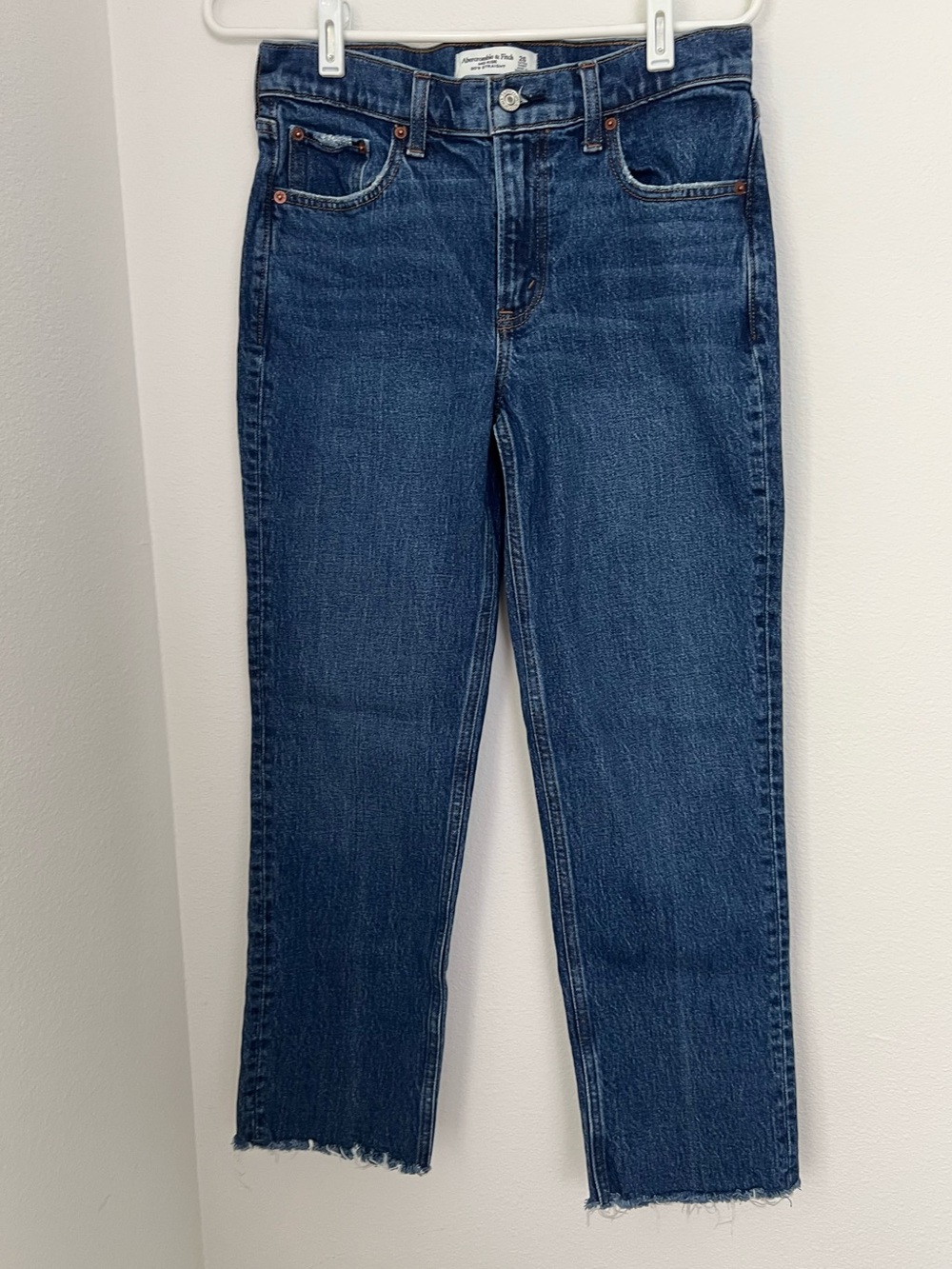 Abercrombie & Fitch Mid Rise 90s Straight Jeans in Medium Blue Wash